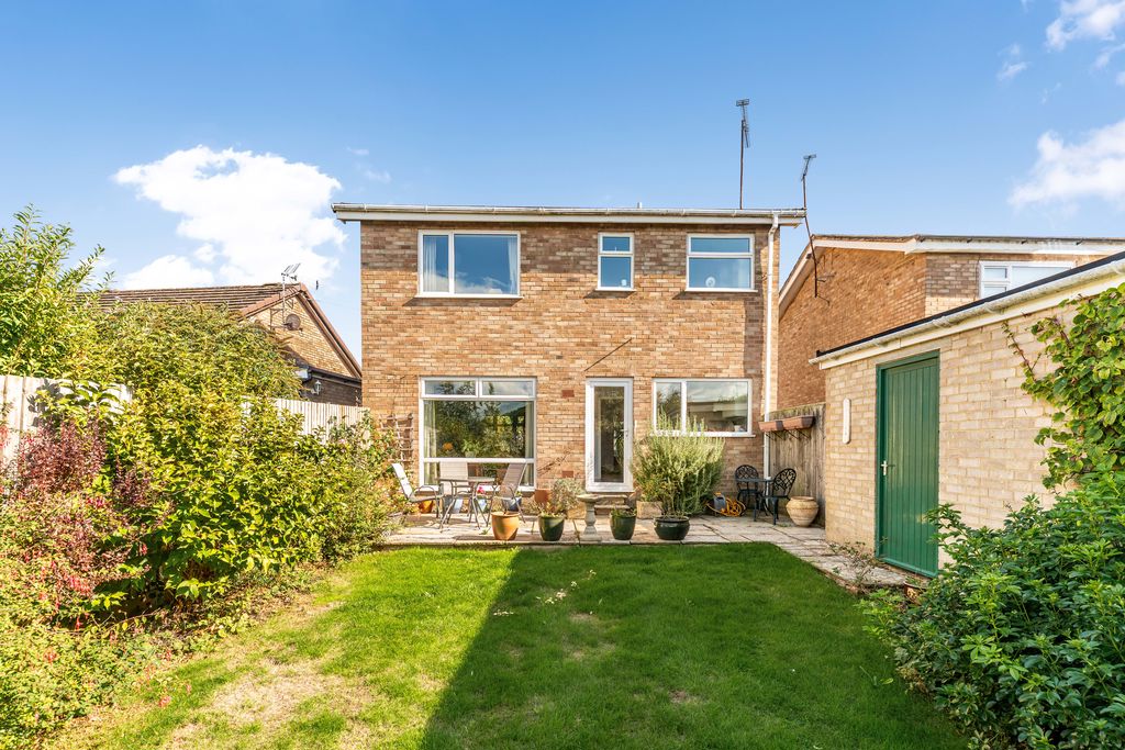 Cherrys Close Bloxham
